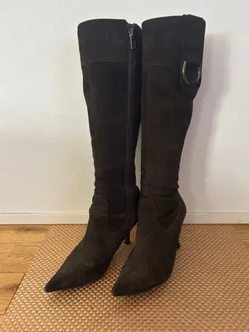 DIANA 다크 브라운 스웨이드 롱 부츠