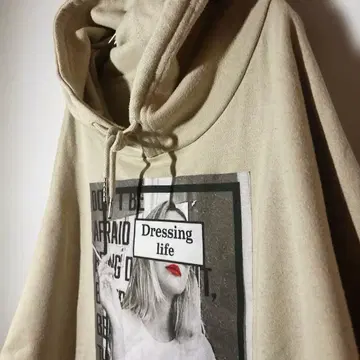 [ 개성파 구제 의류 ] 그래픽 프린트 베이지 후드티 레어 M 빅 루즈