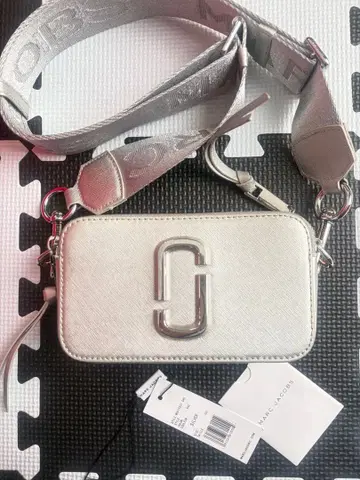 마크 제이콥스 숄더백 실버