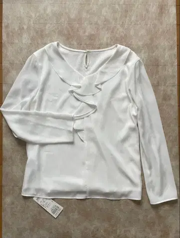 새상품 23구 프릴 긴팔 블라우스 티셔츠 38