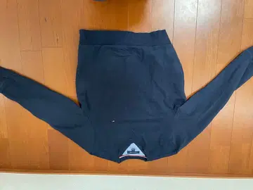 타미힐피거 네이비 크루넥 맨투맨