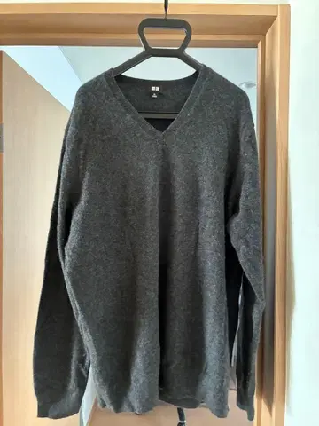 UNIQLO 다크 그레이 V넥 니트 XL