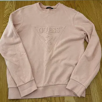 GUESS 핑크 크루넥 맨투맨