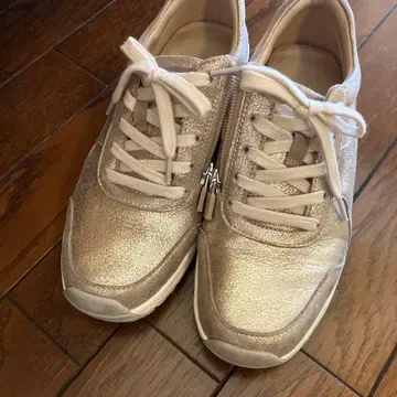 할메크 메탈릭 골드 스니커즈 22cm