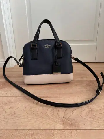 케이트 스페이드 네이비/베이지 핸드백
