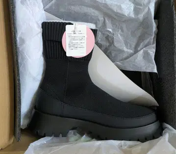 새상품 Emmi 블랙 니트 부츠 24.5cm