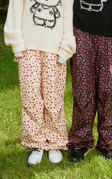 LITTLE SHINY BIT 빨간 꽃무늬 팬츠