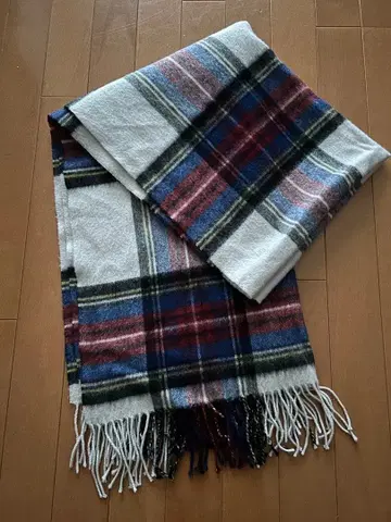 아파트 바이 로리즈 체크 무늬 울 캐시미어 대형 스톨