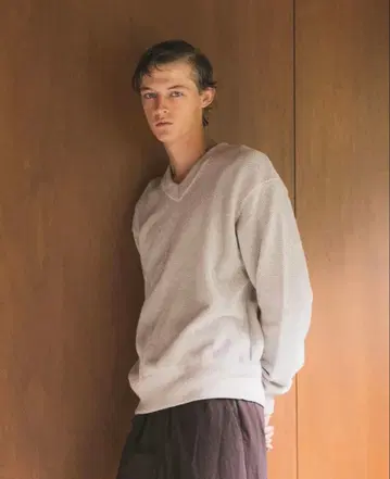 crepuscule / 크렙스큐어 V넥 니트