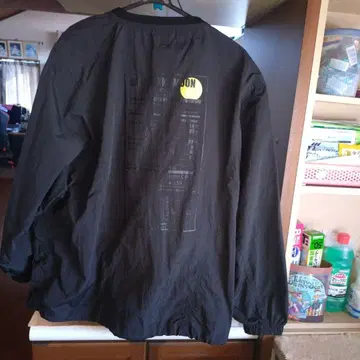 Bark at the Moon 블랙 점퍼 백 프린트