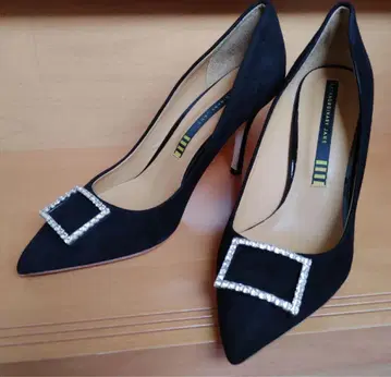 블랙 스웨이드 스틸레토 하이힐 펌프스 비쥬 큐빅