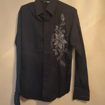 비쥬 장식 꽃무늬 블랙 긴팔 셔츠