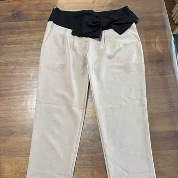 리본 포함 베이지 슬랙스