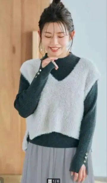 cohina 코히나 라메 페더 V넥 니트 베스트