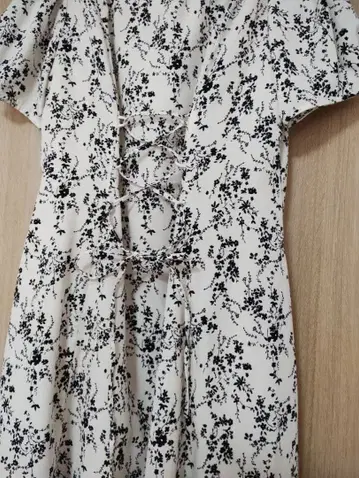 꽃무늬 레이스업 반팔 원피스