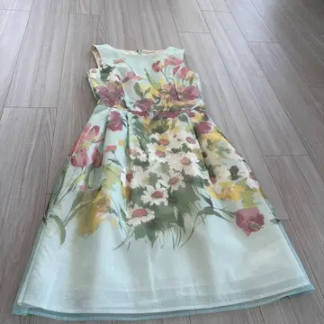 TOCCA 플라워 프린트 슬리브리스 원피스