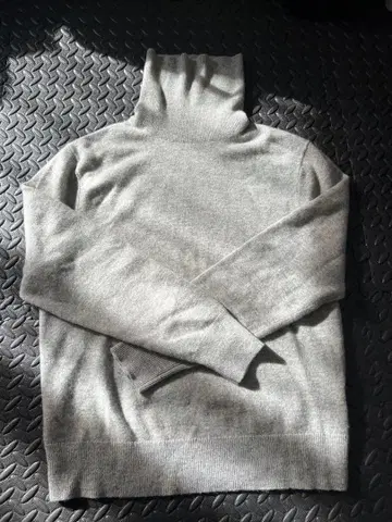 UNIQLO 캐시미어 터틀넥 스웨터 그레이 S