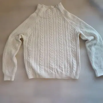 AMACA 하이넥 스웨터 화이트 새상품급