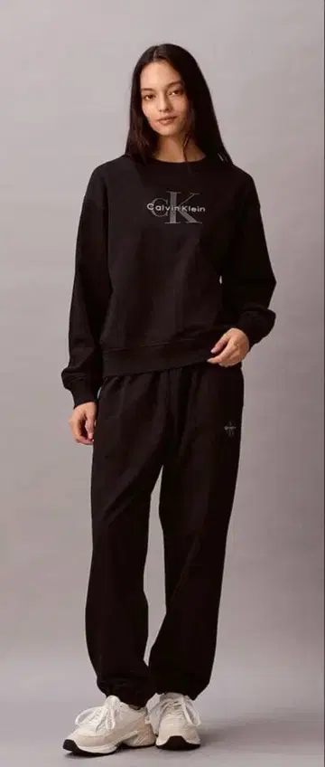 Calvin Klein 맨투맨 조거 팬츠 시착만 한 상품