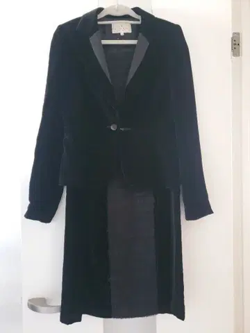 블랙 벨벳 자켓과 드레스 세트