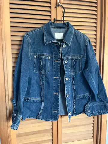 진한 데님 자켓 프릴 달린 포켓