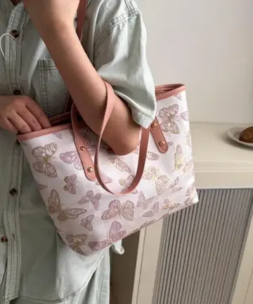 나비 프린트 토트백
