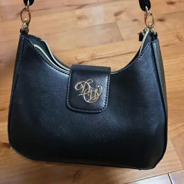 블랙 숄더백 플랩 포함