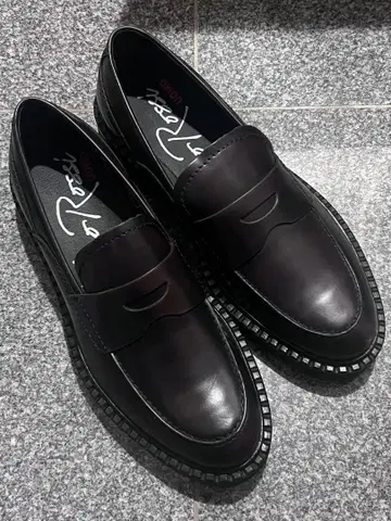 블랙 가죽 로퍼