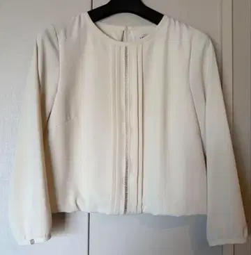 아이보리 긴팔 블라우스 프론트 레이스