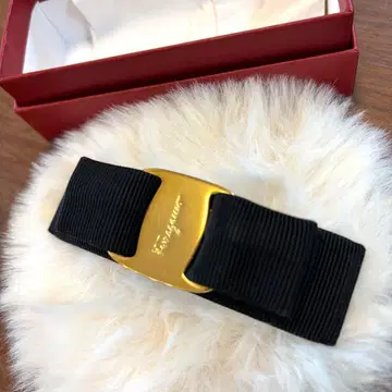 페라가모 바라 리본 머리핀 블랙 골드 금장 장식 박스 포함