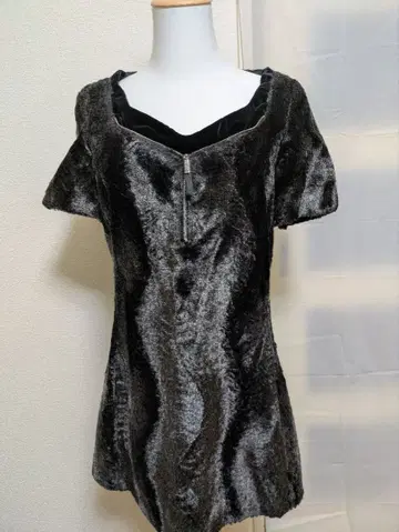 이탈리아 GIANFRANCO FERRE 벨벳풍 지퍼 반팔 상의