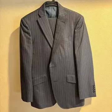 Richard James 수트