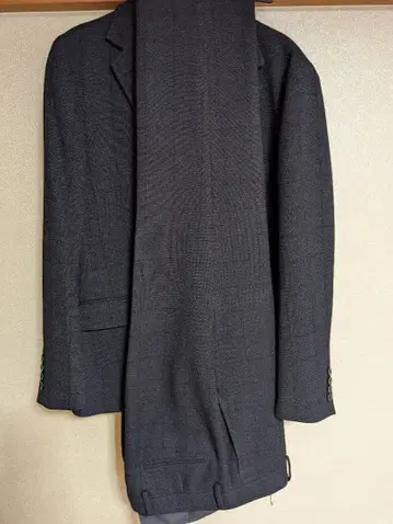 네이비 체크 무늬 비즈니스 정장