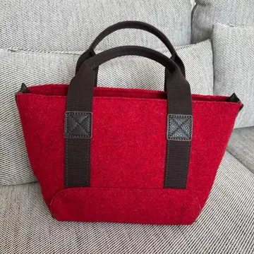 빨간색 펠트 토트백 지퍼 포함