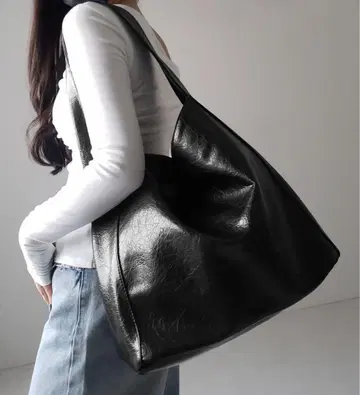 me+em select 페이크 주름 가죽 원핸들 숄더백