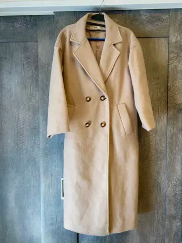 Auntie Rosa Holiday 백 루즈 체스터 코트