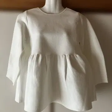 새상품 앙피로 화이트 플레어 실루엣 니트 S