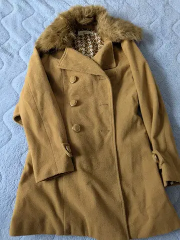 퍼 달린 롱 코트