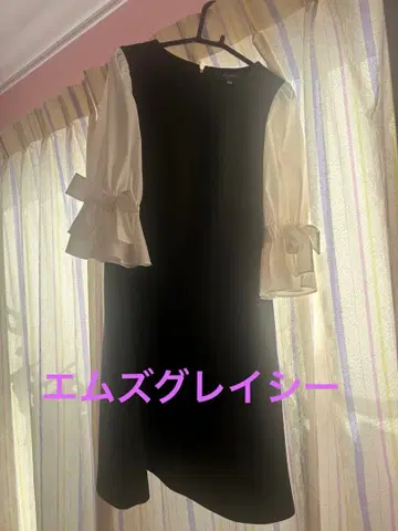 블랙 화이트 리본 포함 무릎 기장 A라인 원피스