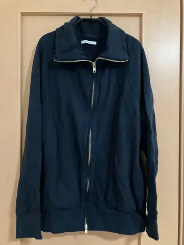 MANON 지퍼 맨투맨 네이비