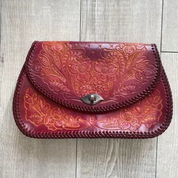 가죽 카빙 엠보싱 꽃무늬 클러치백