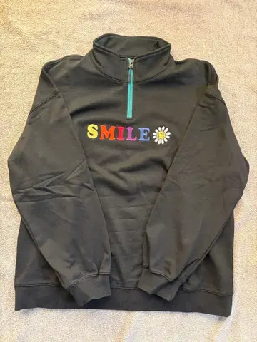 SMILEY FACE 하프 지퍼 맨투맨 블랙