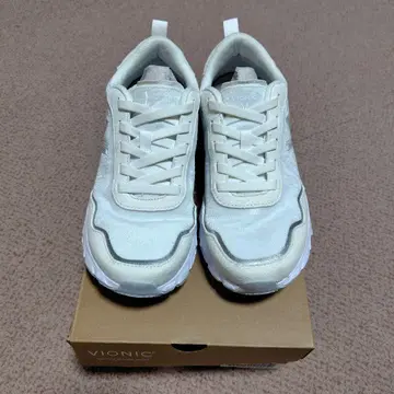 바이오닉 프레슬리 테크놀로지 스니커즈 화이트 23.5cm