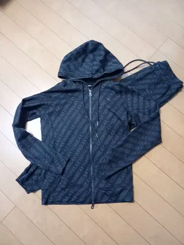 1PIU1UGUALE3 RELAX 올 패턴 자카드 후드티 셋업