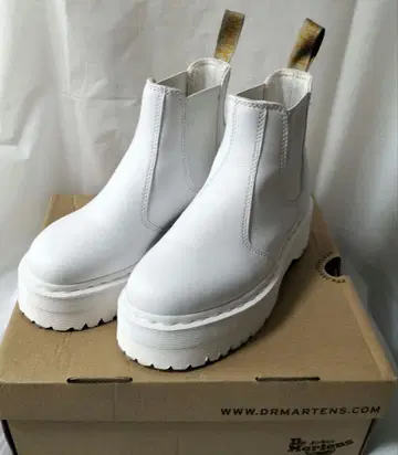 닥터 마틴 화이트 부츠 UK4