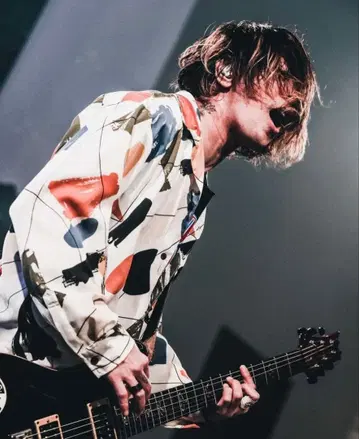 미사용 새상품 드래곤 아쉬 kj 착용 오픈 카라 셔츠