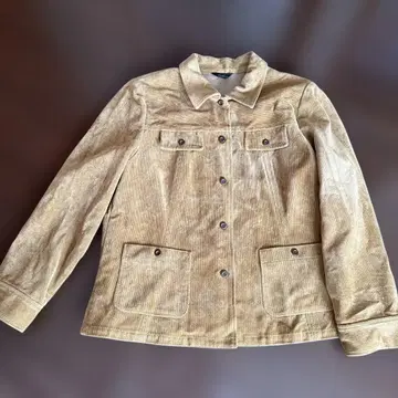 라이트 브라운 색상의 코듀로이풍 자켓