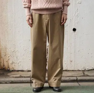 UNIVERSAL PRODUCTS NO TUCKCHINO TROUSERS