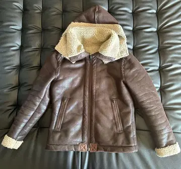 브라운 가죽 후드 부착 자켓