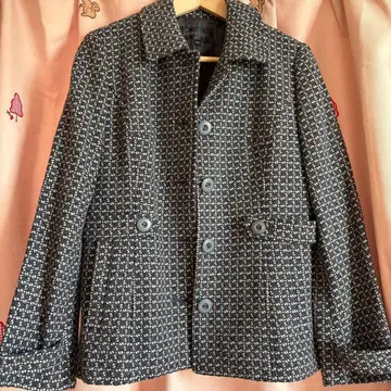 블랙과 화이트의 트위드 더블 버튼 자켓